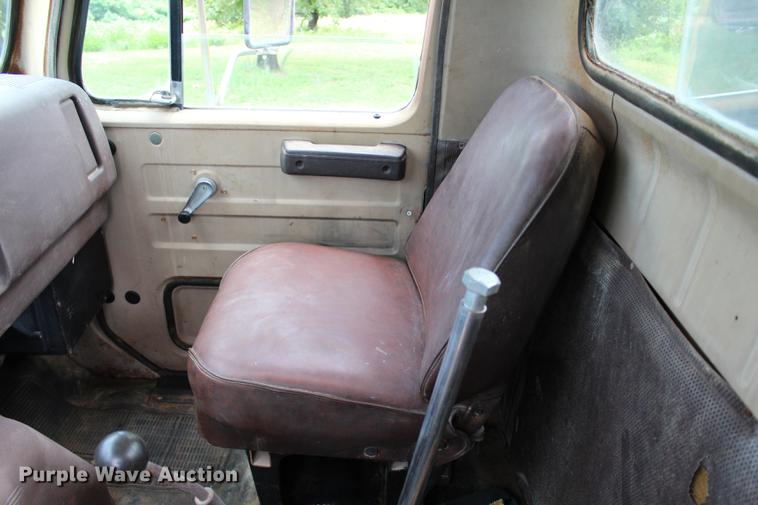 image for item BE9343 1980 International G25 flatbed winch truck