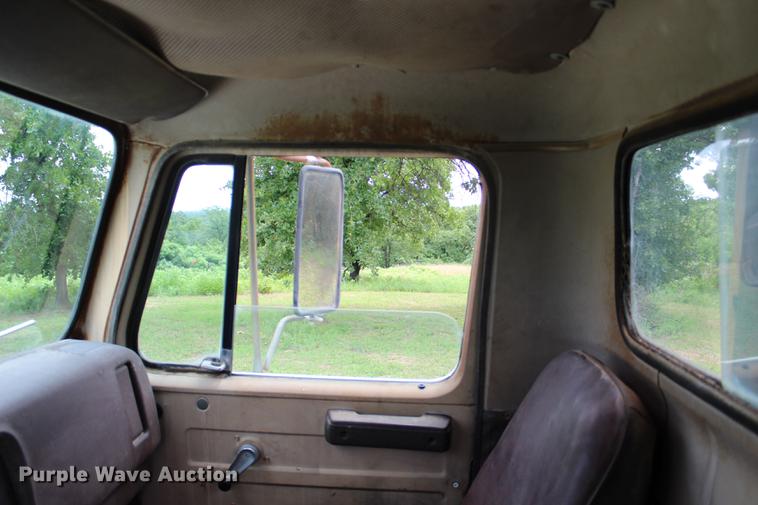 image for item BE9343 1980 International G25 flatbed winch truck