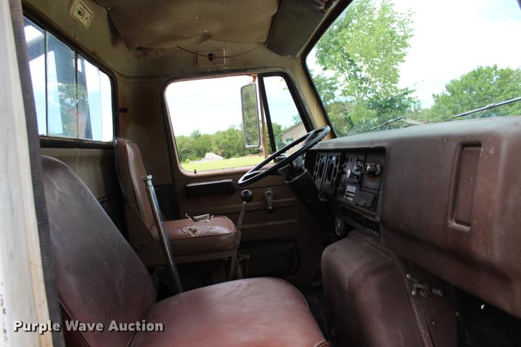 image for item BE9343 1980 International G25 flatbed winch truck