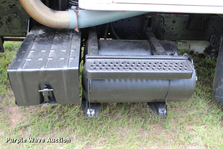 image for item BE9343 1980 International G25 flatbed winch truck