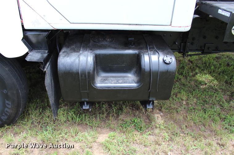 image for item BE9343 1980 International G25 flatbed winch truck