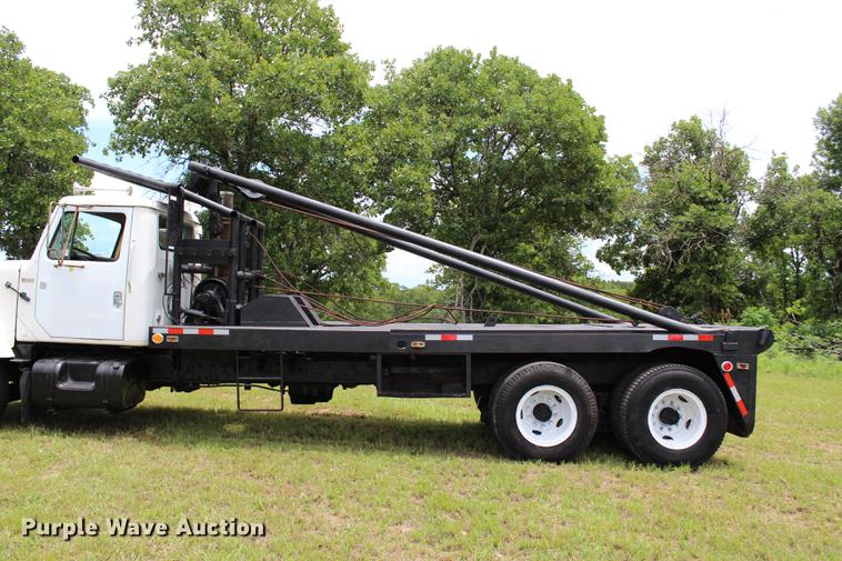 image for item BE9343 1980 International G25 flatbed winch truck