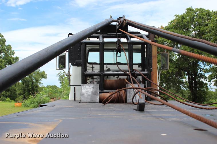 image for item BE9343 1980 International G25 flatbed winch truck