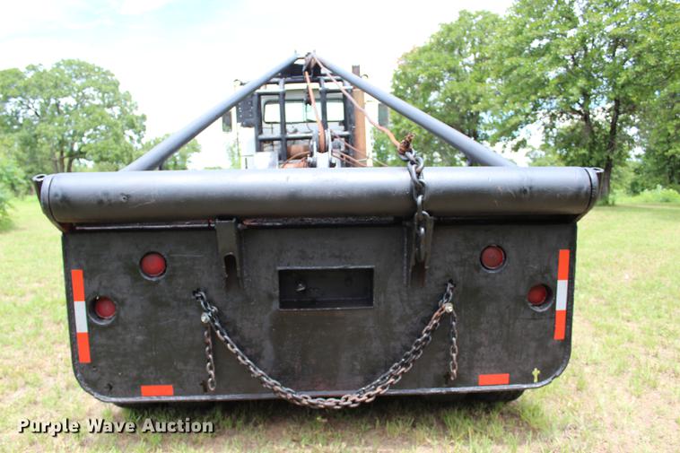 image for item BE9343 1980 International G25 flatbed winch truck
