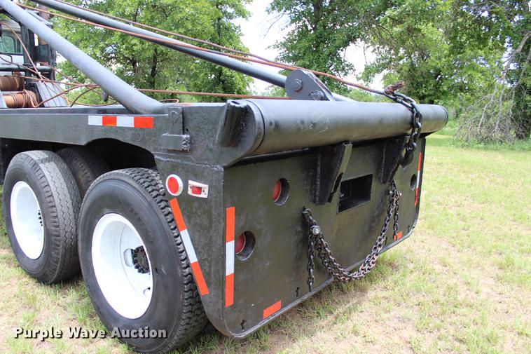 image for item BE9343 1980 International G25 flatbed winch truck