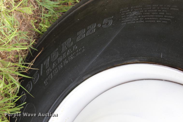 image for item BE9343 1980 International G25 flatbed winch truck