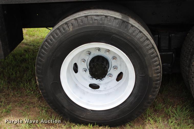 image for item BE9343 1980 International G25 flatbed winch truck