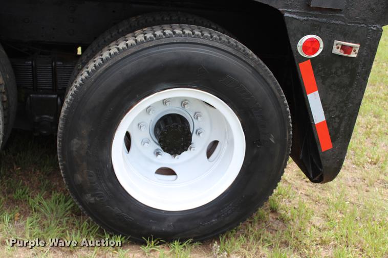 image for item BE9343 1980 International G25 flatbed winch truck