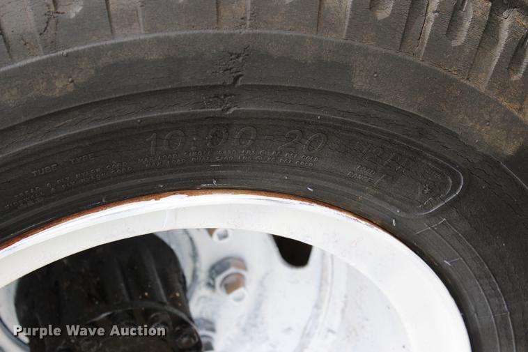 image for item BE9343 1980 International G25 flatbed winch truck