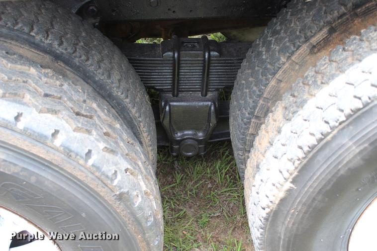 image for item BE9343 1980 International G25 flatbed winch truck