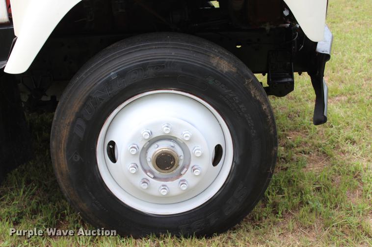 image for item BE9343 1980 International G25 flatbed winch truck