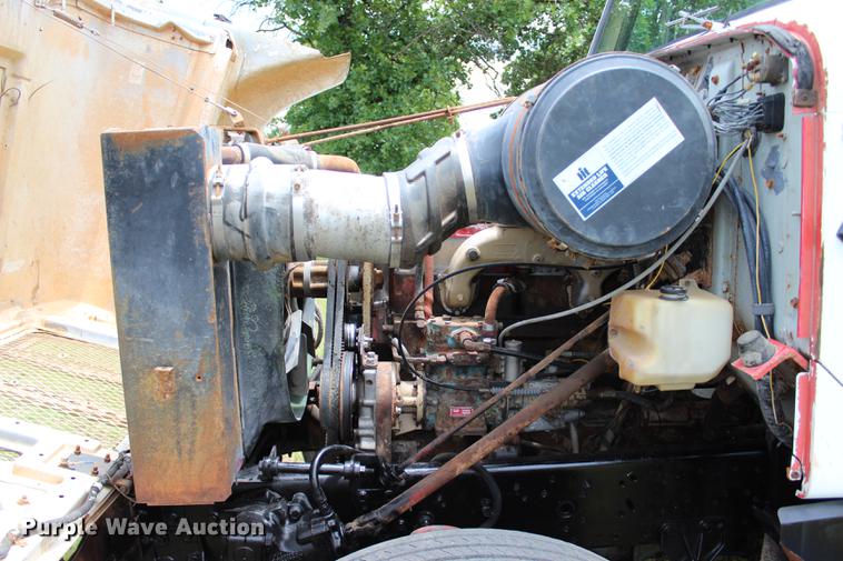 image for item BE9343 1980 International G25 flatbed winch truck