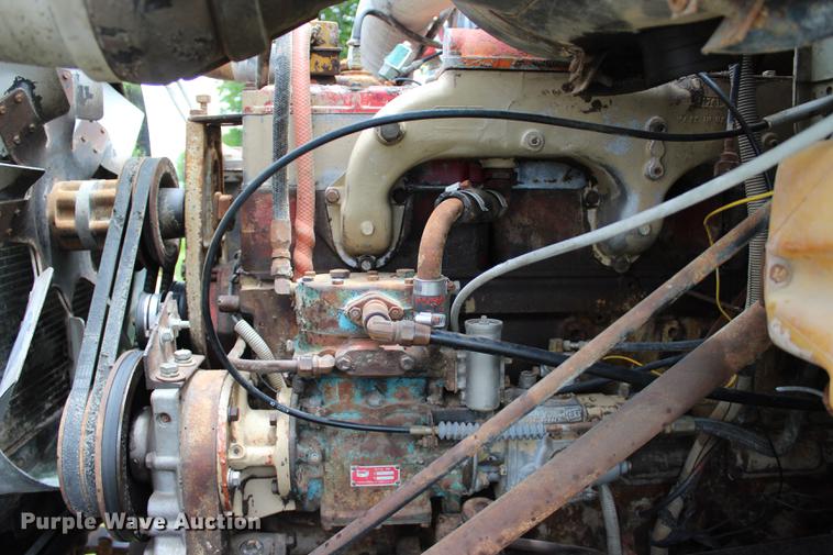 image for item BE9343 1980 International G25 flatbed winch truck