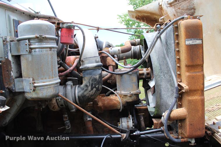 image for item BE9343 1980 International G25 flatbed winch truck