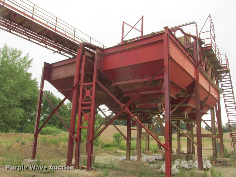 image for item DA8255 (2) bulk hopper bins