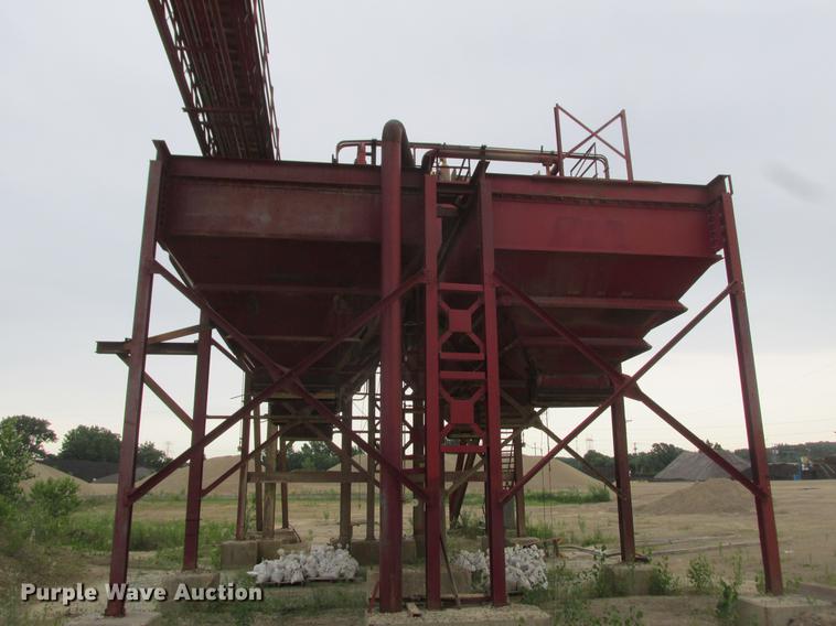 image for item DA8255 (2) bulk hopper bins