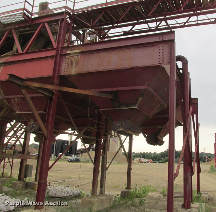 image for item DA8255 (2) bulk hopper bins