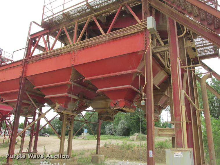 image for item DA8256 (2) bulk hopper bins