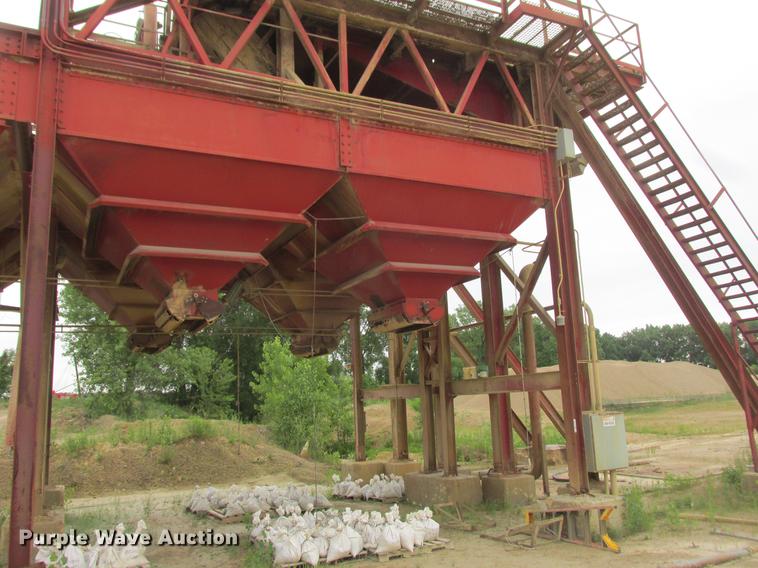 image for item DA8256 (2) bulk hopper bins