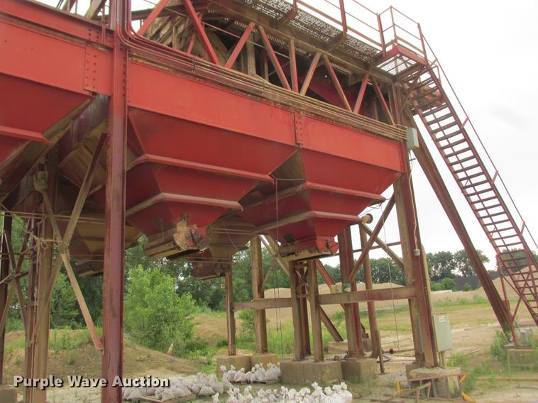 image for item DA8256 (2) bulk hopper bins