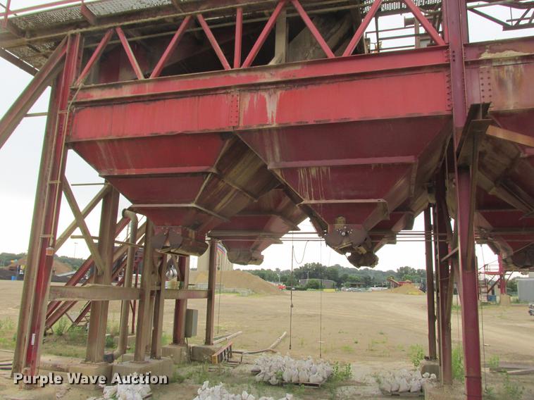 image for item DA8257 (2) bulk hopper bins