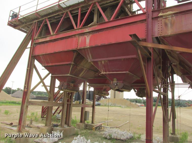 image for item DA8257 (2) bulk hopper bins