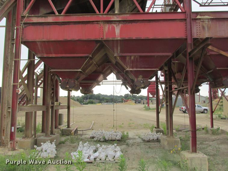 image for item DA8257 (2) bulk hopper bins