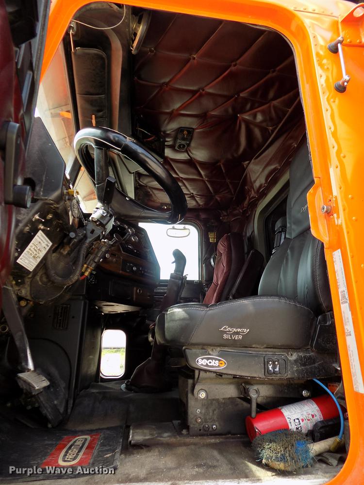 image for item DB8684 1997 Freightliner FLD120 Classic dump truck