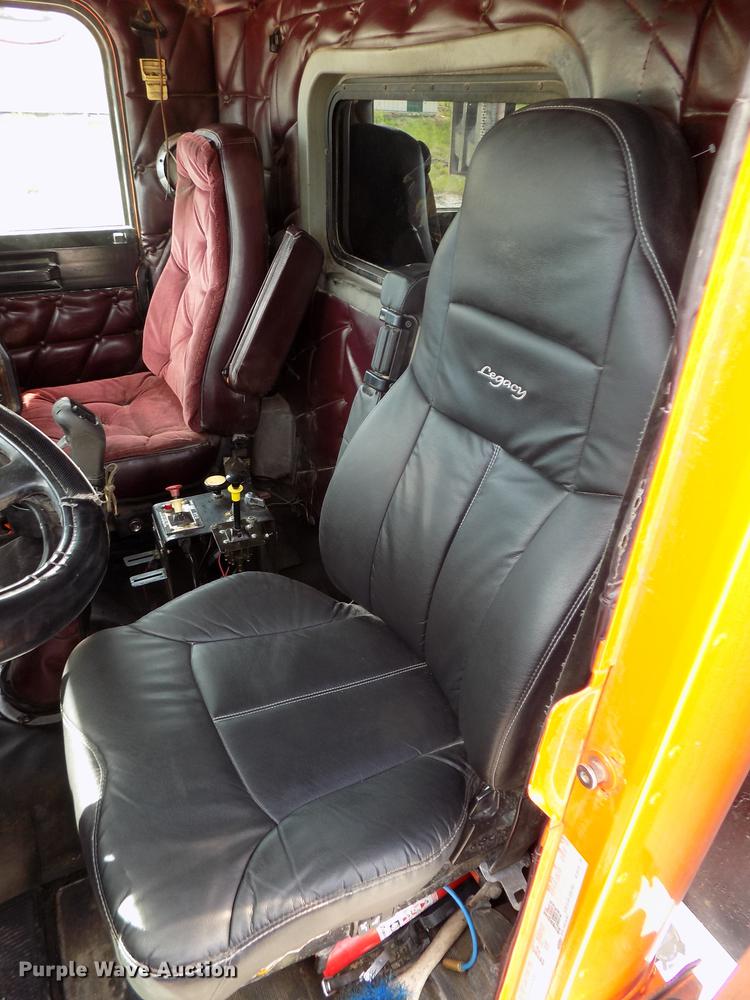 image for item DB8684 1997 Freightliner FLD120 Classic dump truck