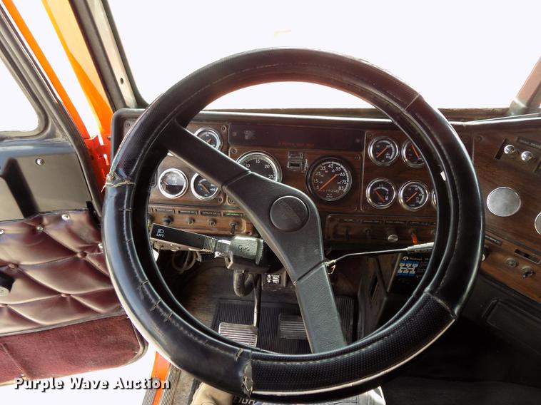 image for item DB8684 1997 Freightliner FLD120 Classic dump truck