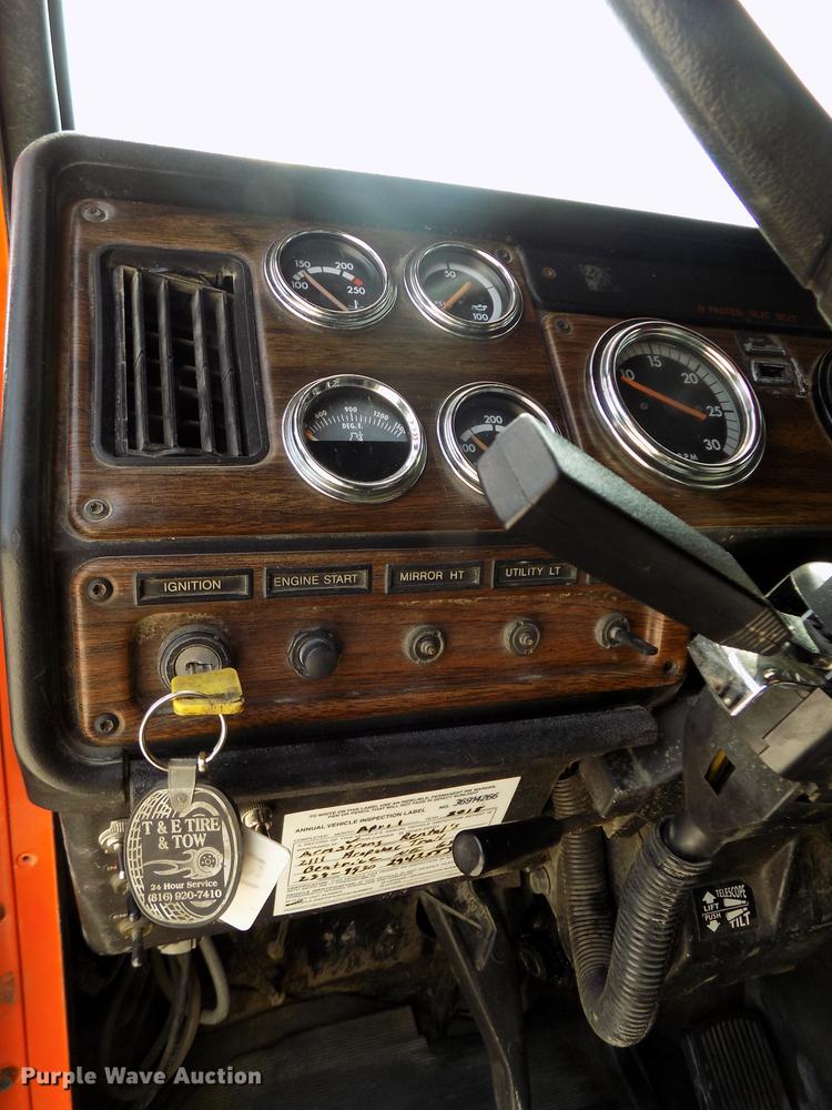 image for item DB8684 1997 Freightliner FLD120 Classic dump truck