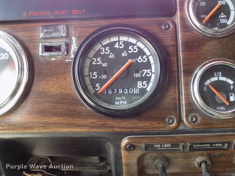 image for item DB8684 1997 Freightliner FLD120 Classic dump truck