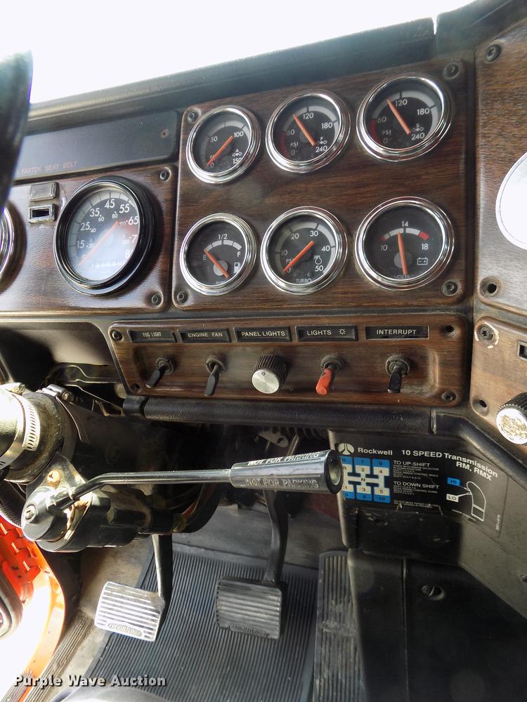 image for item DB8684 1997 Freightliner FLD120 Classic dump truck