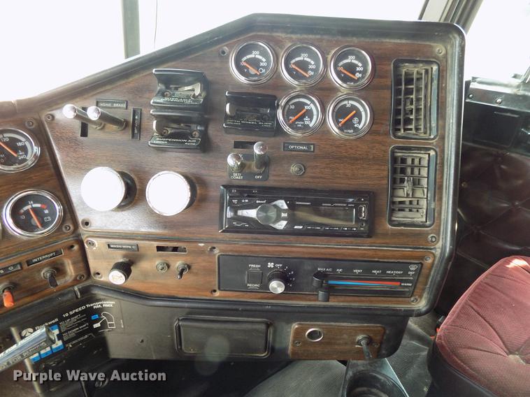 image for item DB8684 1997 Freightliner FLD120 Classic dump truck