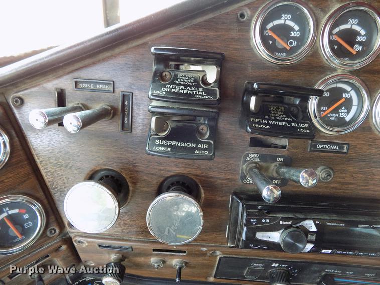 image for item DB8684 1997 Freightliner FLD120 Classic dump truck