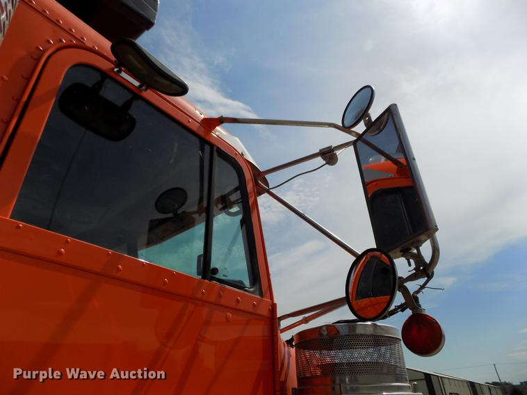 image for item DB8684 1997 Freightliner FLD120 Classic dump truck