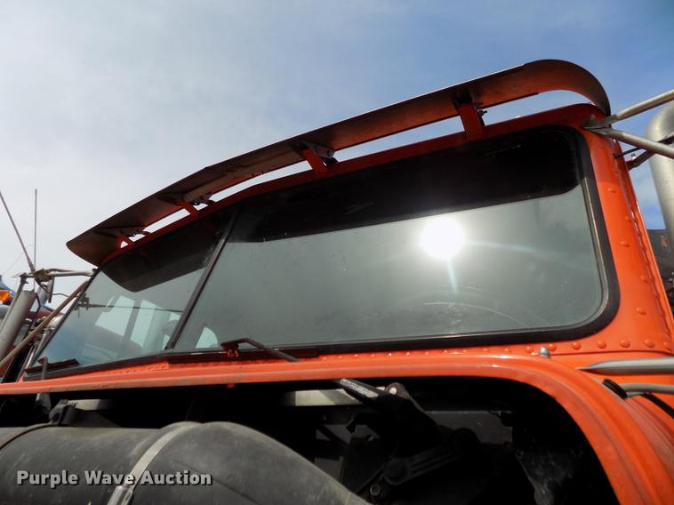 image for item DB8684 1997 Freightliner FLD120 Classic dump truck