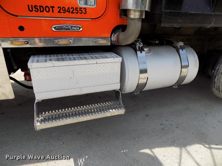 image for item DB8684 1997 Freightliner FLD120 Classic dump truck