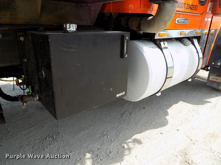 image for item DB8684 1997 Freightliner FLD120 Classic dump truck