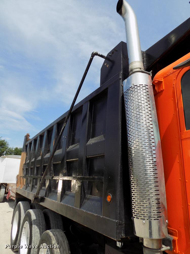 image for item DB8684 1997 Freightliner FLD120 Classic dump truck