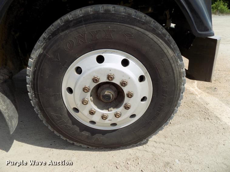 image for item DB8684 1997 Freightliner FLD120 Classic dump truck