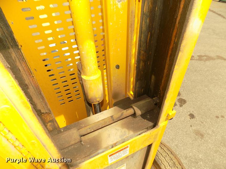 image for item DB8686 2011 Allmand EZ650 drop hammer and trailer