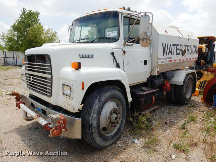 image for item DC5952 1992 Ford LN8000 tank truck