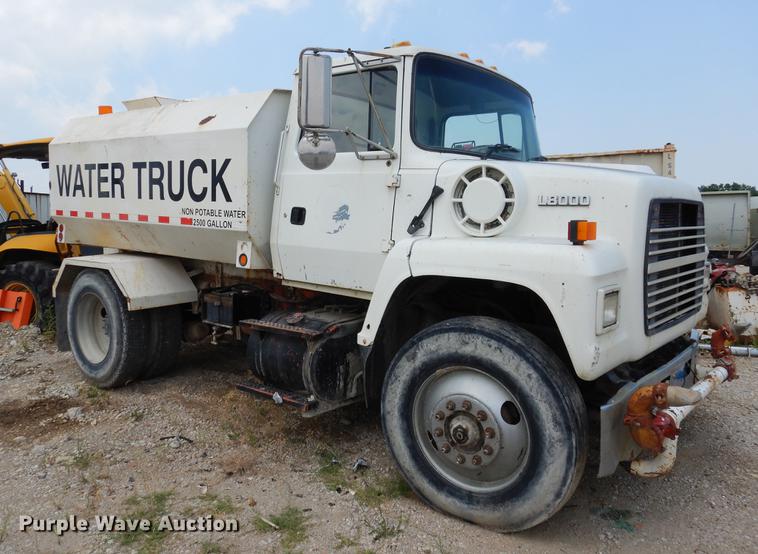 image for item DC5952 1992 Ford LN8000 tank truck