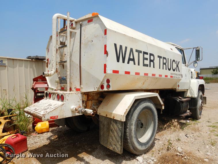 image for item DC5952 1992 Ford LN8000 tank truck