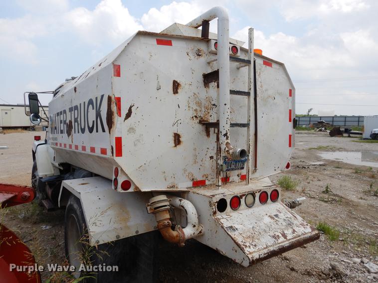 image for item DC5952 1992 Ford LN8000 tank truck