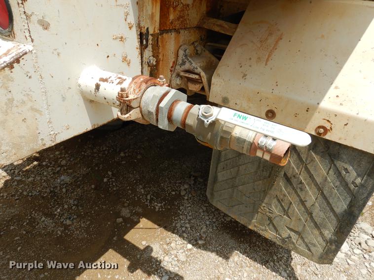 image for item DC5952 1992 Ford LN8000 tank truck