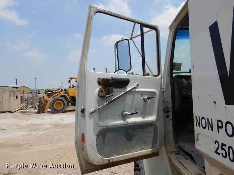 image for item DC5952 1992 Ford LN8000 tank truck