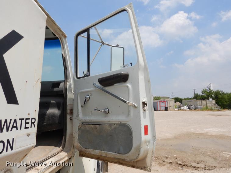 image for item DC5952 1992 Ford LN8000 tank truck