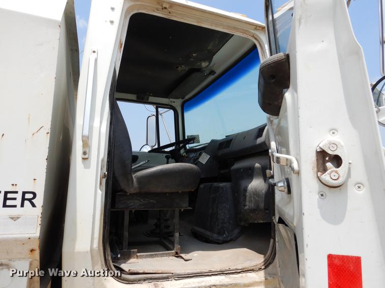 image for item DC5952 1992 Ford LN8000 tank truck